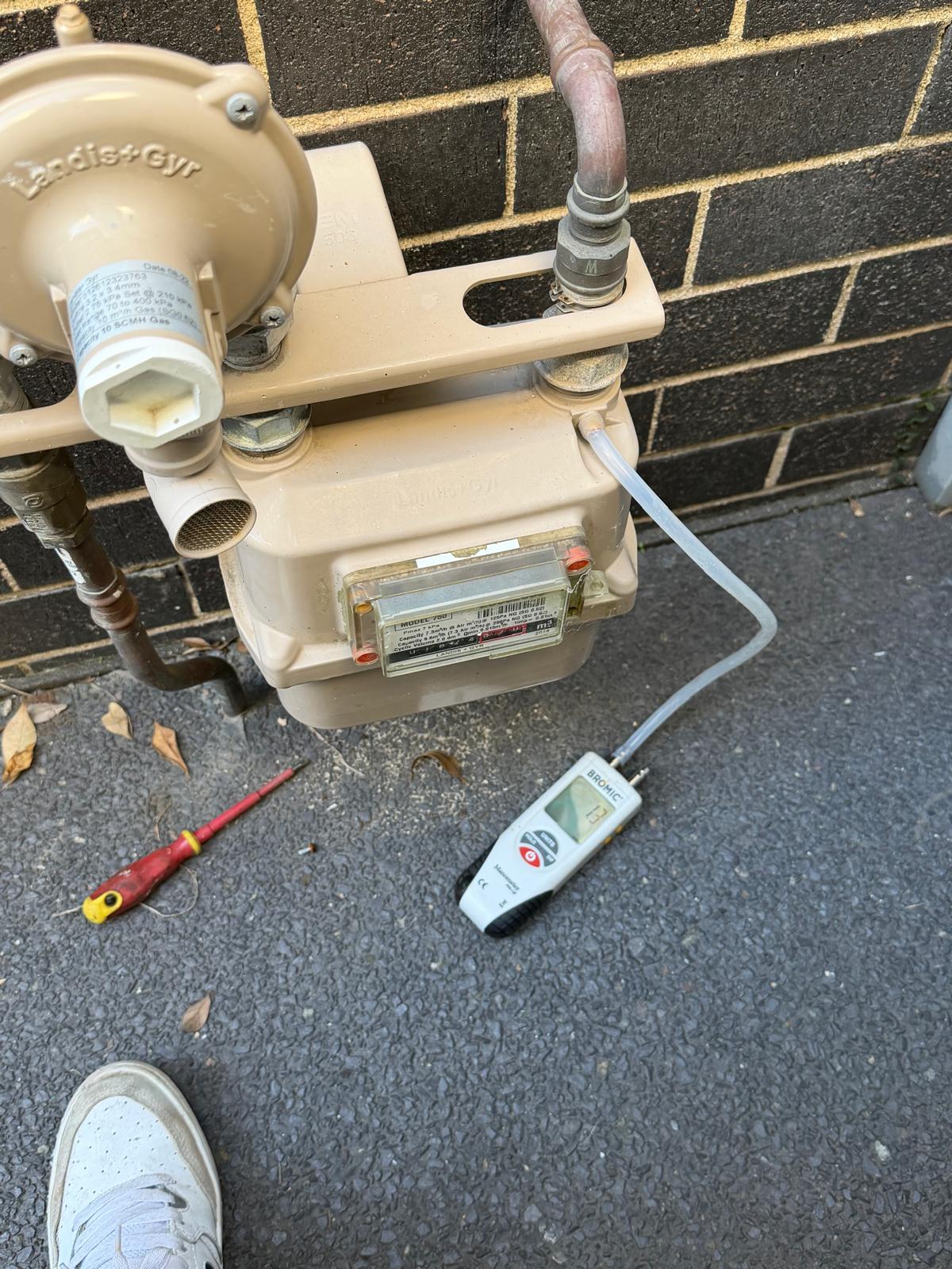 Gas meter manometer test — pressure check — Shellharbour | Shellharbour Plumbing